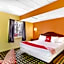 OYO Hotel Downtown Peoria IL I-74