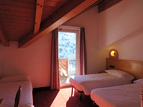 Triple Room with Private Bathroom