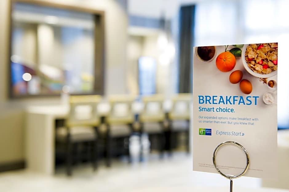 Holiday Inn Express and Suites Madison Central By IHG