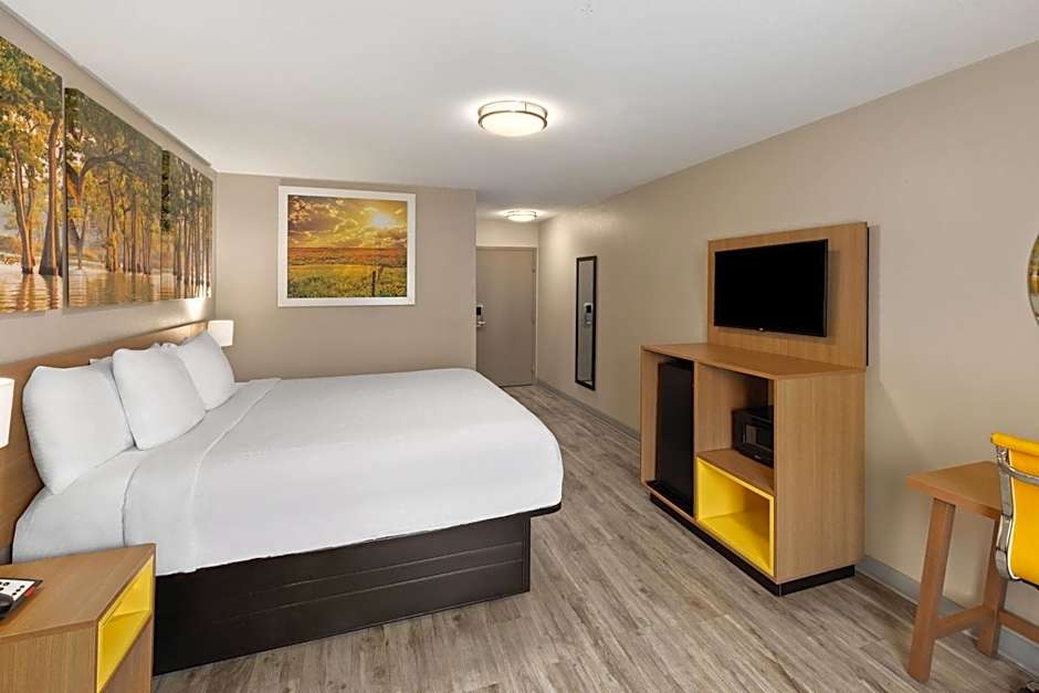 Days Inn by Wyndham Lincoln