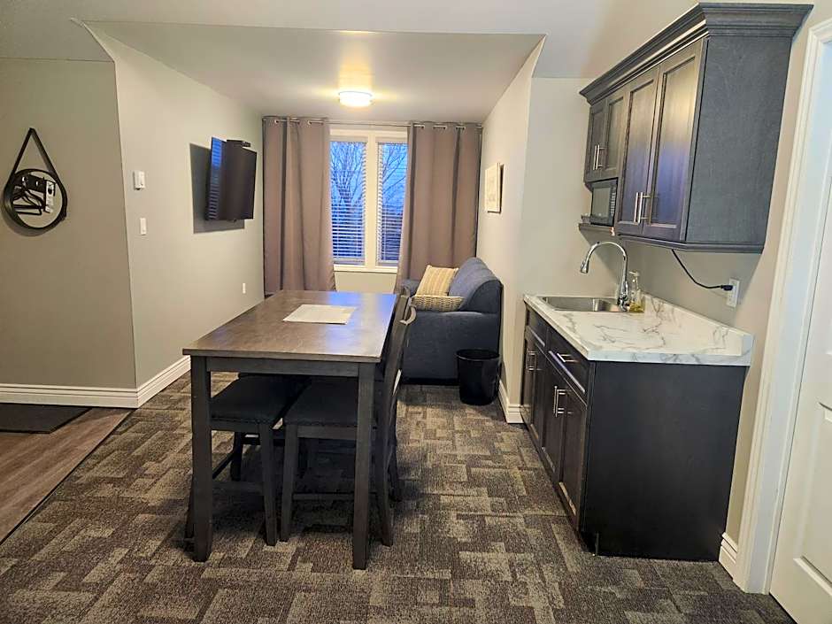 Newfound Inn & Suites