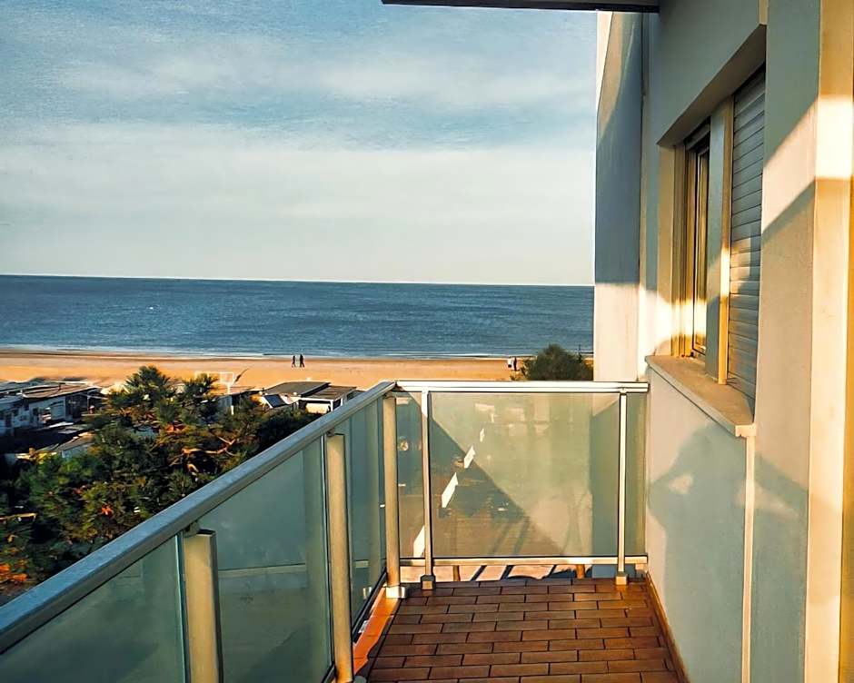 Hotel Caesar B&B Fronte Mare in Centro di Milano Marittima