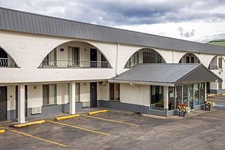 Howard Johnson by Wyndham Downtown Kamloops