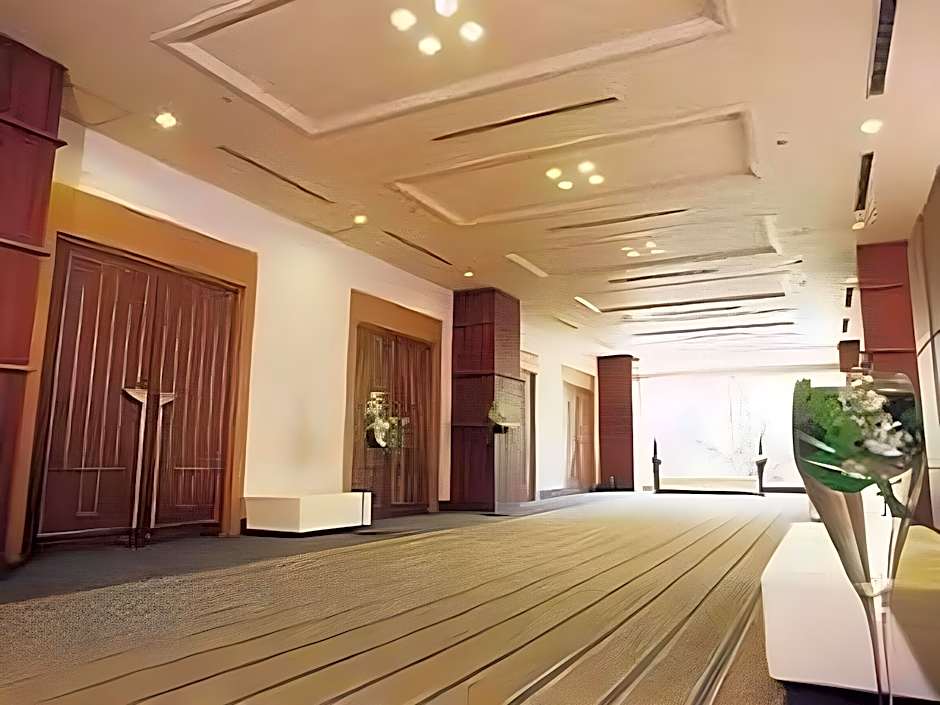 Cypress Garden Hotel