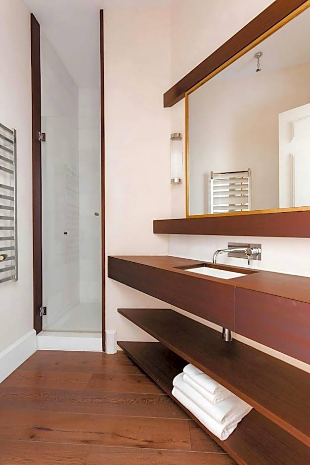 DO Plaça Reial powered by Sonder