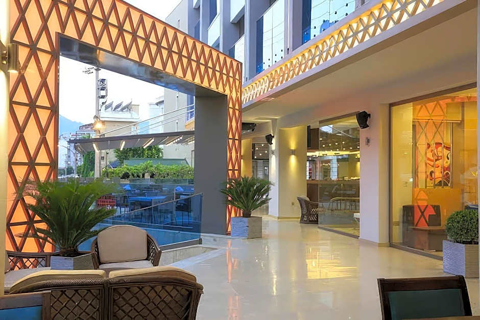 Aurasia Deluxe Hotel