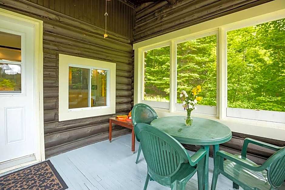 Chalet du Village - Rustic charm, lake - beach access