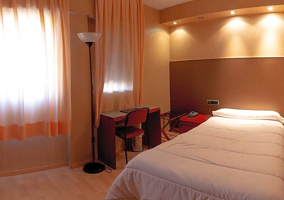 Photo 1 of 1 of Single Room