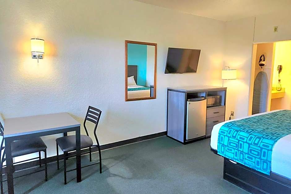 Howard Johnson by Wyndham Galveston