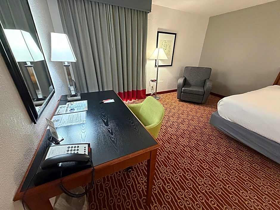 Atrium Hotel And Suites Dfw Airport