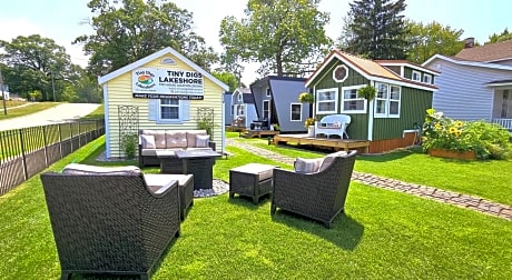 Tiny Digs Lakeshore - Tiny House Lodging