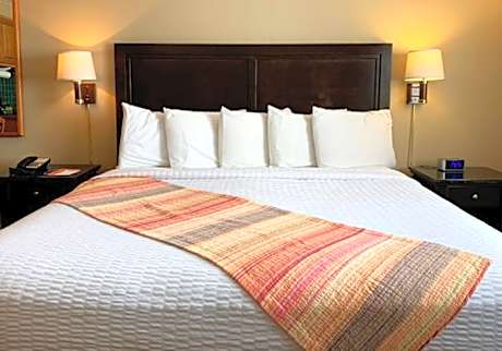 Accessible Queen Room with Sofa Bed and Jacuzzi - Ground Floor