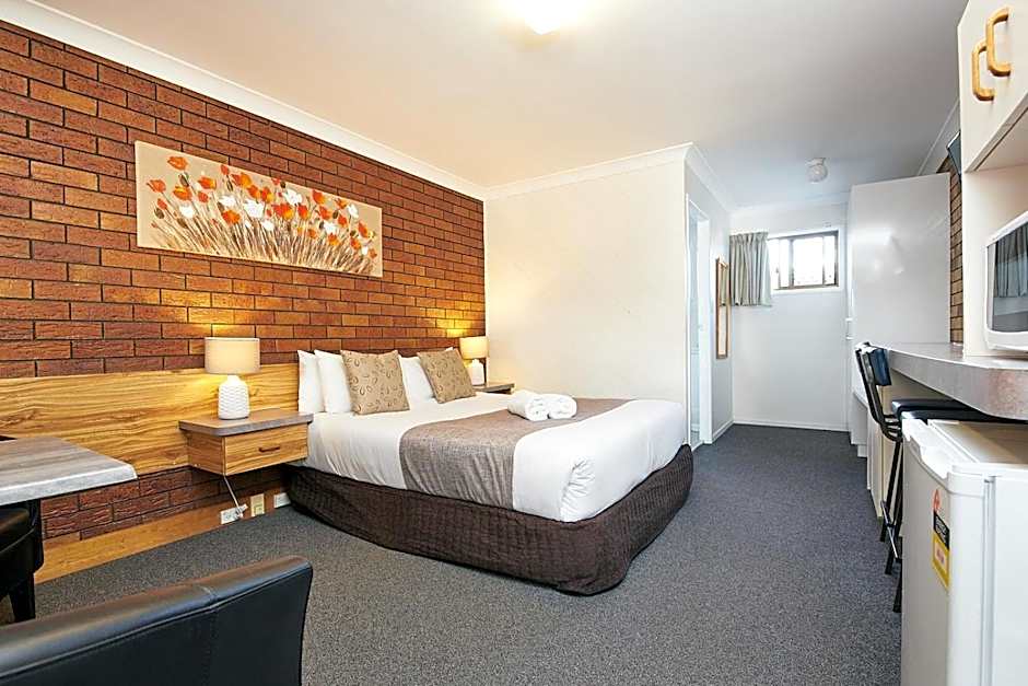 Ruthven Street Motor Inn