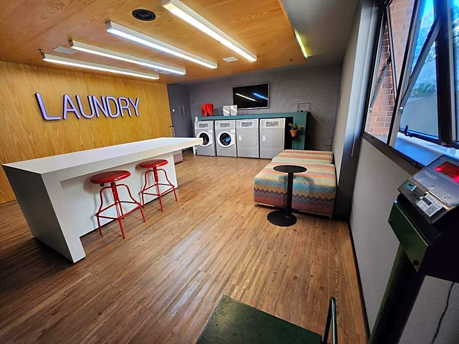 AlphaStay by Rhouses