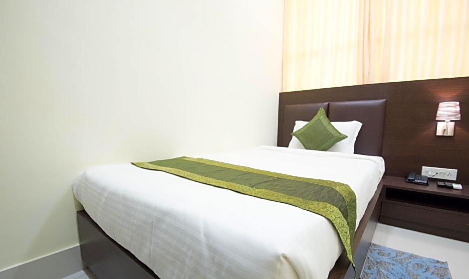 Treebo King'S Court Chandrasekharpur