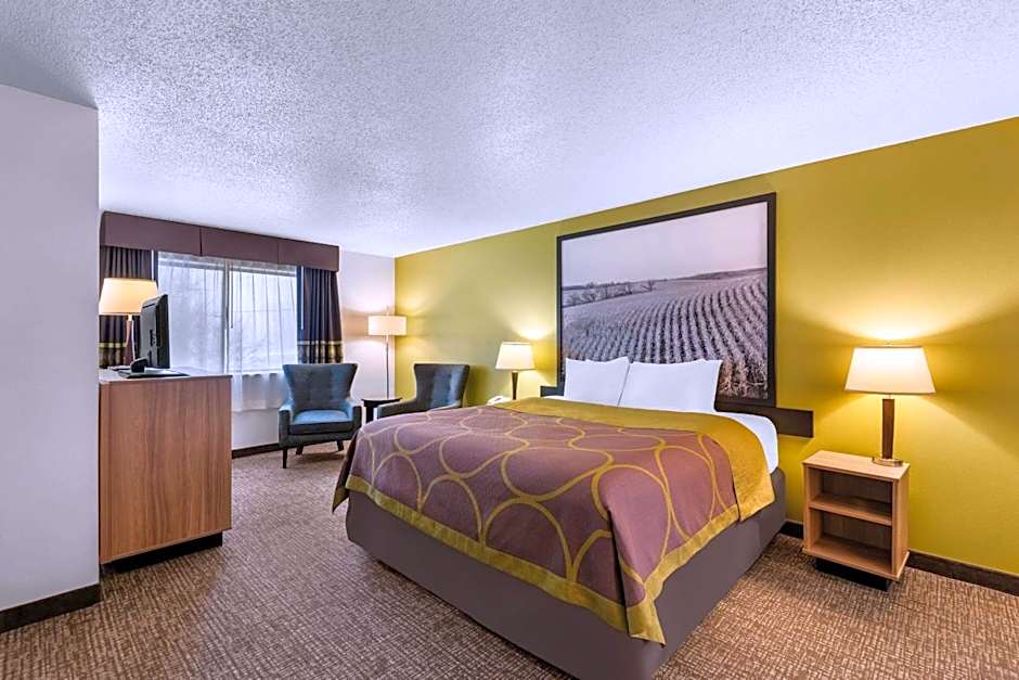 Super 8 by Wyndham Oelwein