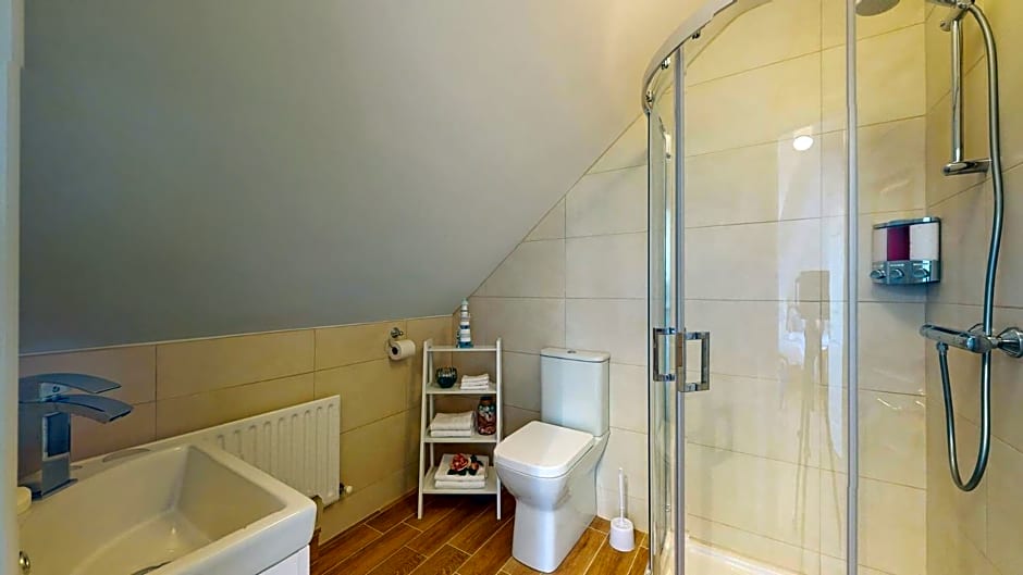 Ross Beach Family Farmhouse B&B