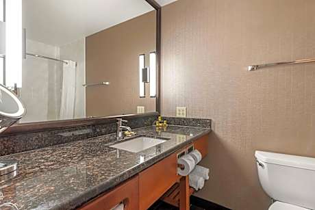 Suite-2 Queen Beds NSMK Sofabed 2 Tvs Partial View Microwave Fridge Pet Friendly Full Breakfast