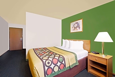 1 King Bed Non-Smoking