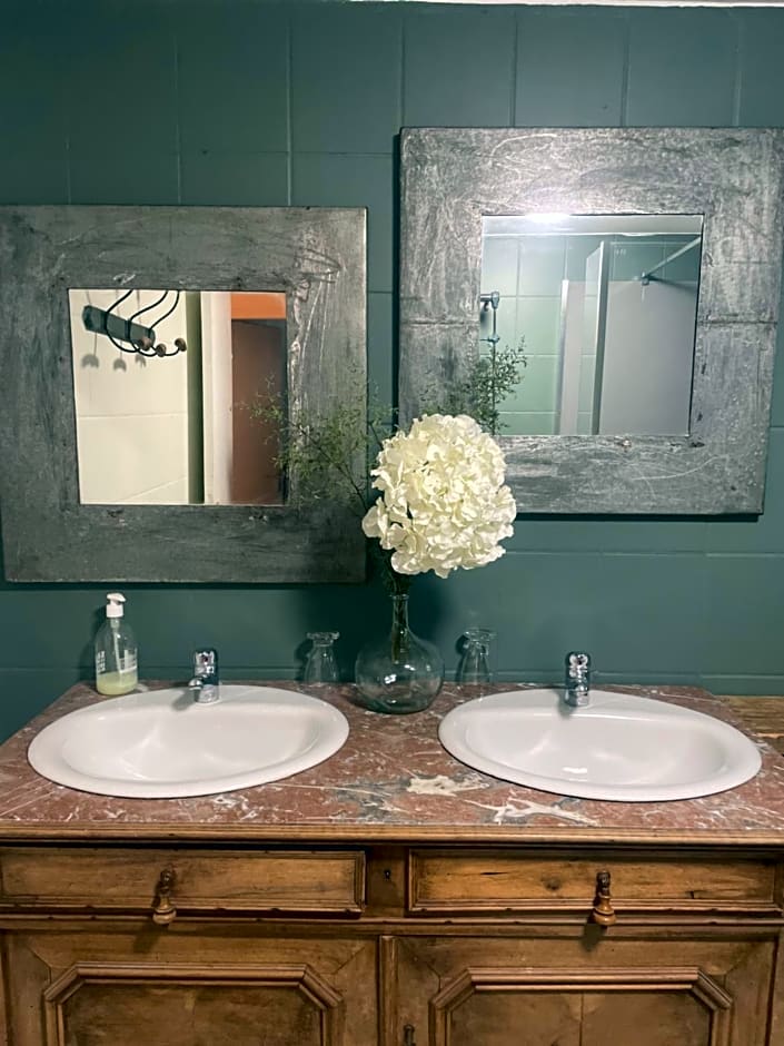 Ferme St Pierre gîte, pisc, repas, 2-3 personnes