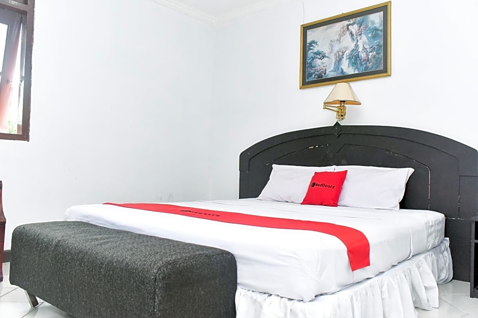 RedDoorz Plus @ Tirta Kencana Hotel