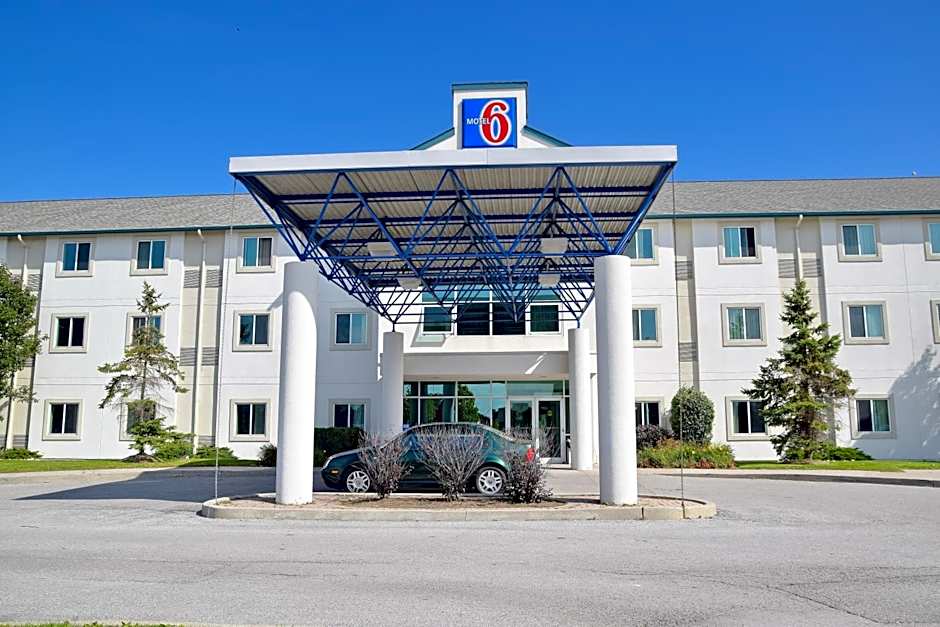 Motel 6-Whitby, ON - Toronto East