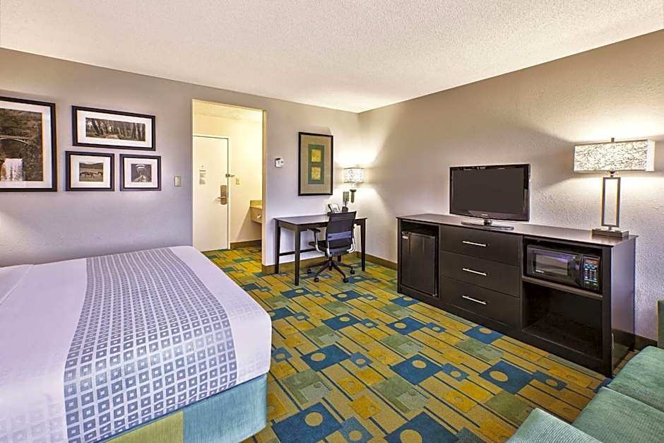 La Quinta Inn & Suites by Wyndham Toledo Perrysburg