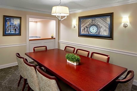 2 Queen Beds With Balcony