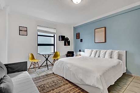 HB 414 - Beach Front suite at Hollywood Beach Resort - direct beach access Swimming Pool