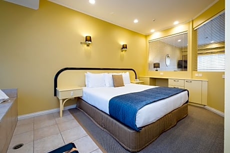 Executive Suite with Spa Bath