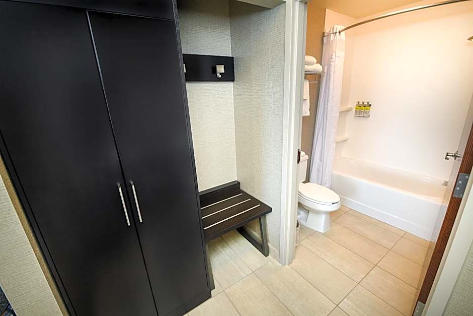 Holiday Inn Express Hotel & Suites Grand Forks By IHG