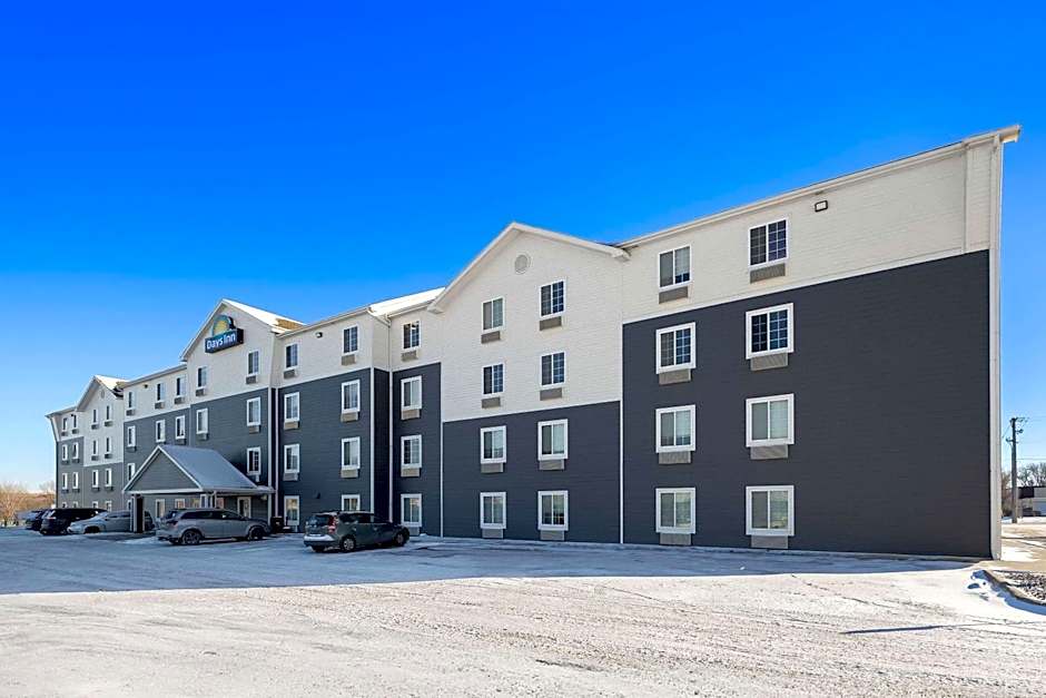 Days Inn & Suites by Wyndham Rochester South