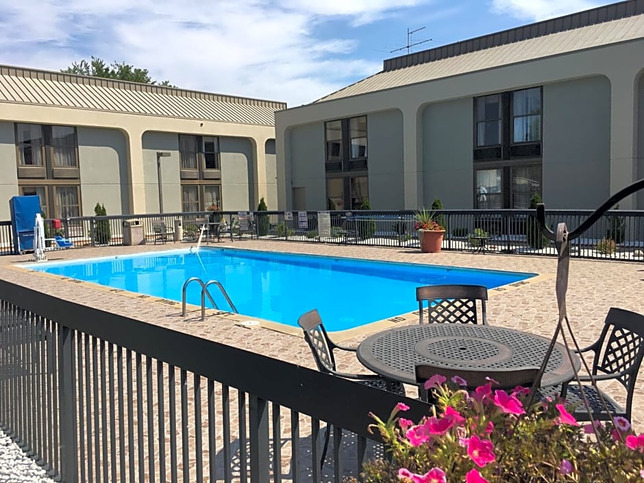 Clarion Inn And Suites Grand Rapids