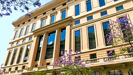 725 Continental Hotel