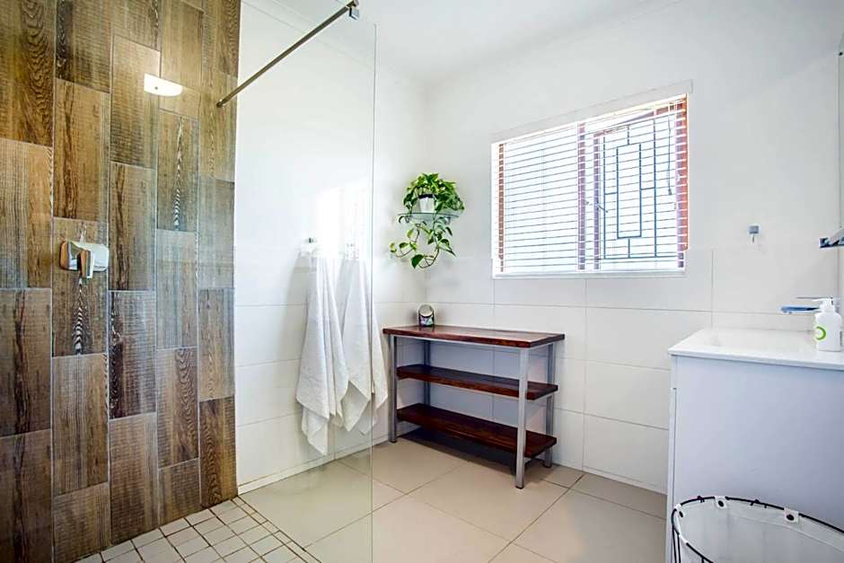 Out of Bounds Self-Catering Lodge