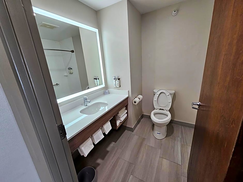 Holiday Inn Express Hotel & Suites Cincinnati-Blue Ash By IHG