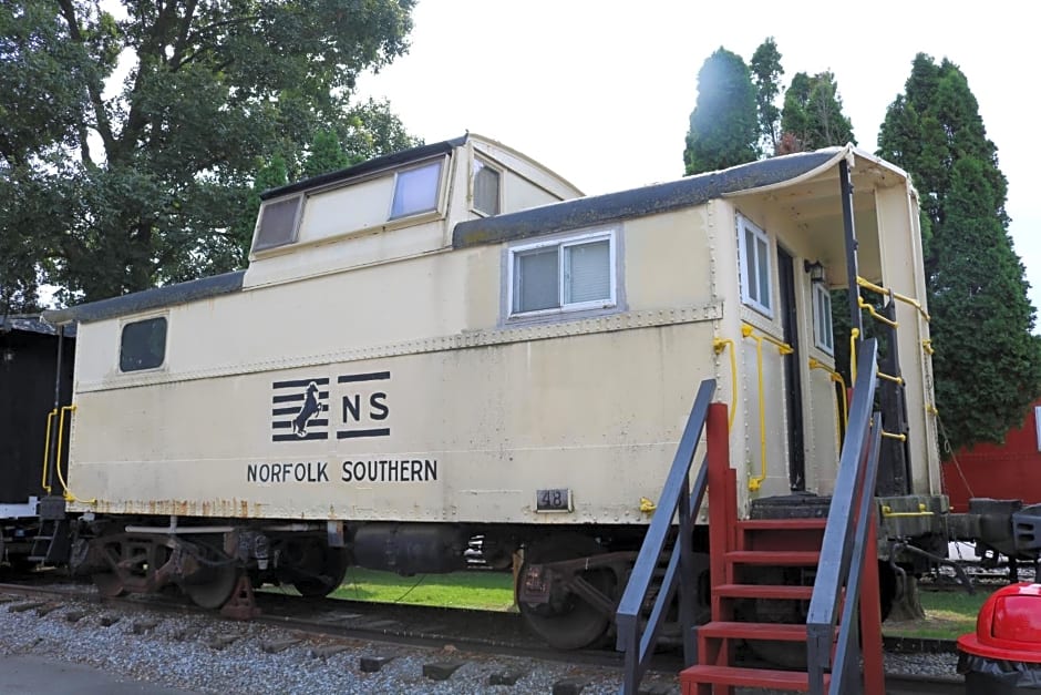 Red Caboose Motel & Restaurant