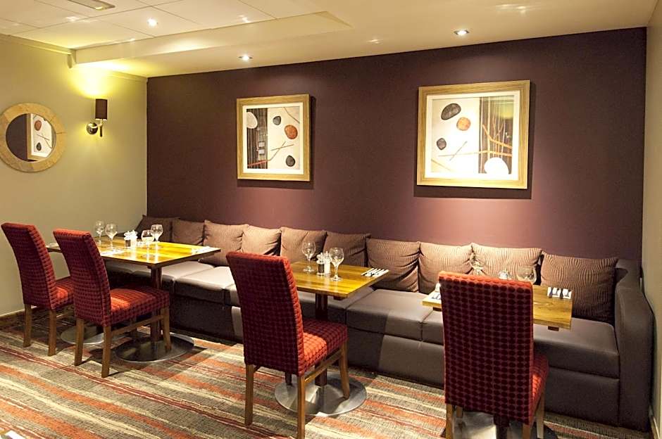 Premier Inn London Heathrow Airport T2 & T3 - Bath Road