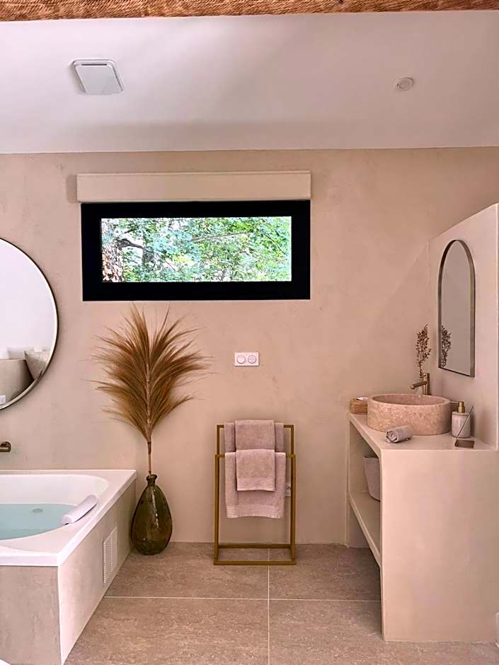 Le Clos des Délices - Love Room - Chambre avec spa, terrasse et parking privatif