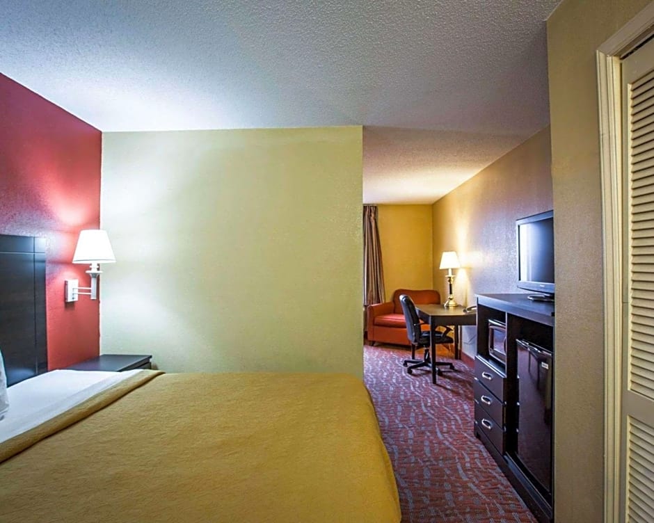 Quality Inn & Suites Monroe