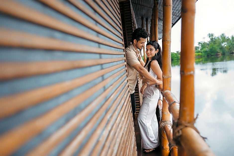 Yathra Houseboat