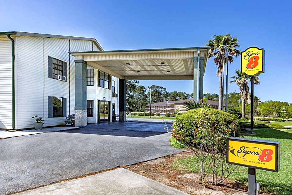 Super 8 by Wyndham Kinder/Coushatta near Casino