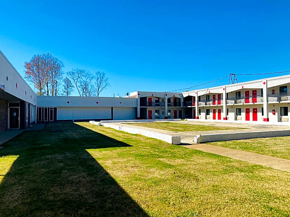 Traveler's Place Inn & Suites
