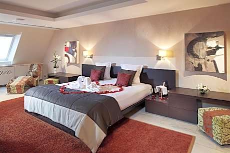 King Suite with Sofa Bed and Terrace - Non-Smoking