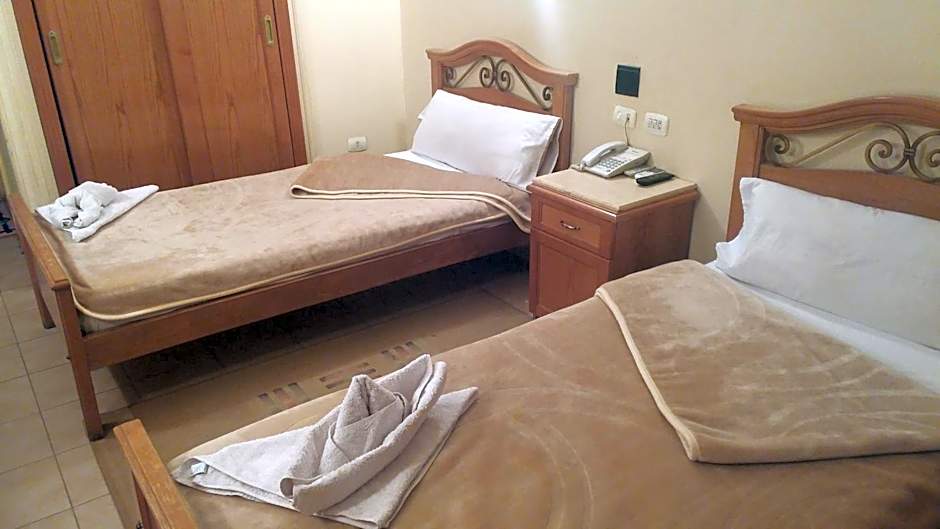 Applicators Hotel
