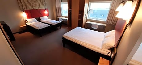 Standard Room with One Queen Bed and Two Single Beds - Non-Smoking