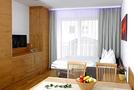 One-Bedroom Apartment with Balcony or Terrace