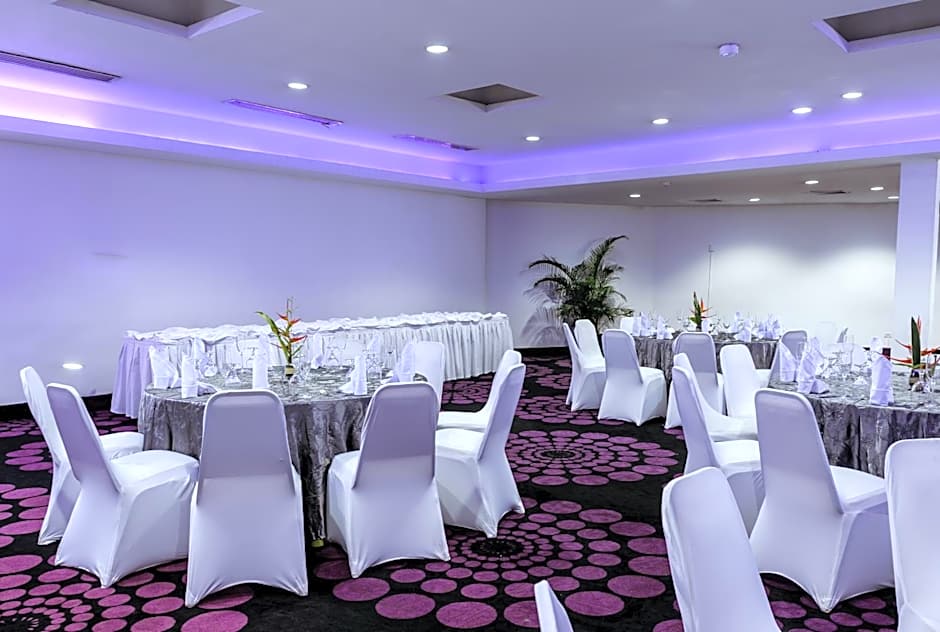 Riande Aeropuerto Hotel Casino