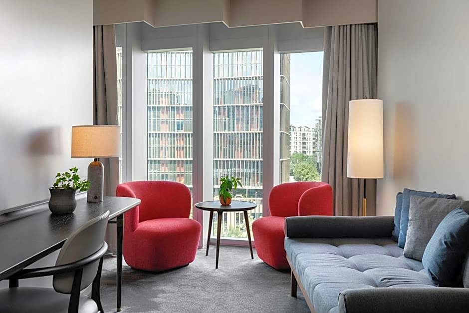 The Stratford, Autograph Collection