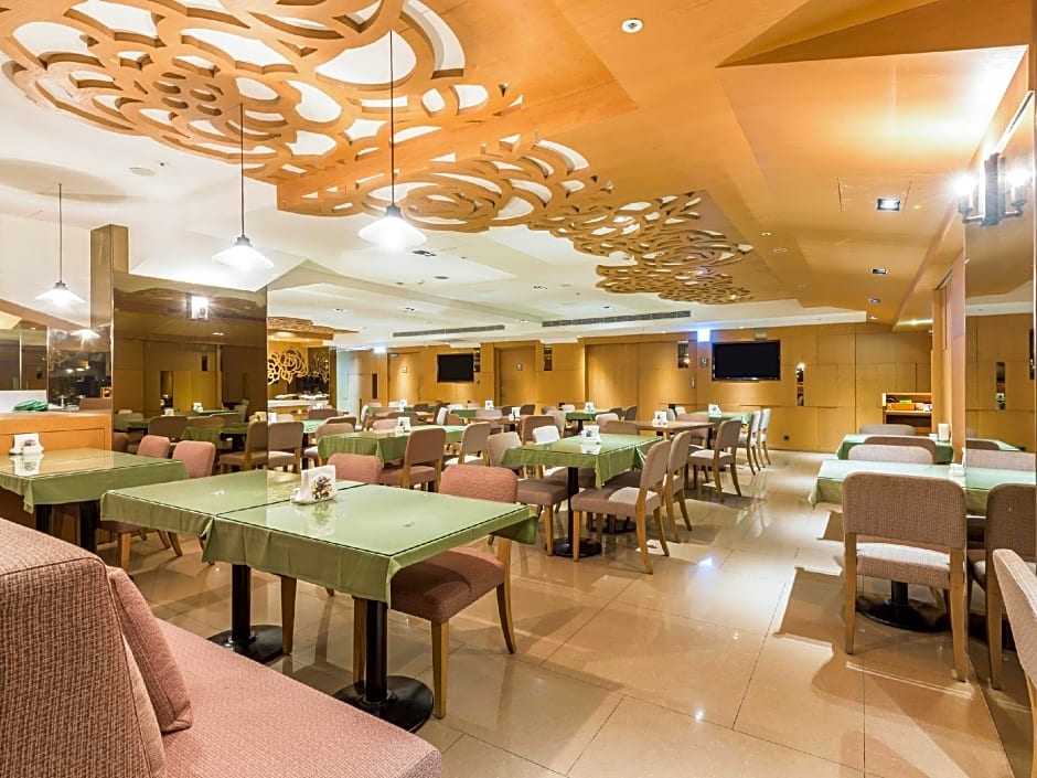 Green World Taipei Station